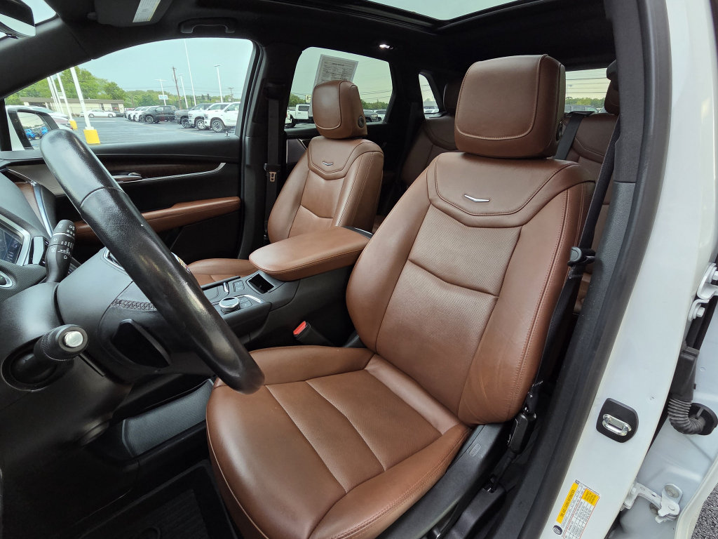 Used 2023 Cadillac XT5 Premium Luxury w/ Technology Package AWD/4WD image 27