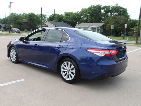 Used 2018 Toyota Camry LE FWD image 9