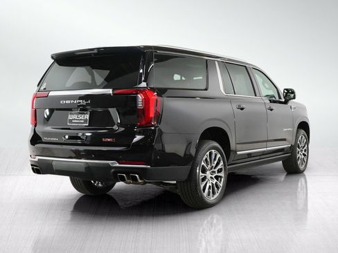 Used 2025 GMC Yukon XL Denali w/ Denali Reserve Package AWD/4WD image 5