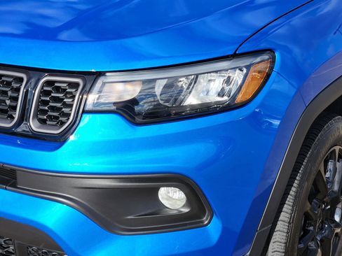 Used 2024 Jeep Compass Latitude w/ Convenience Group image 11