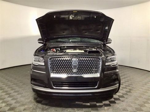 Used 2023 Lincoln Navigator Reserve image 7