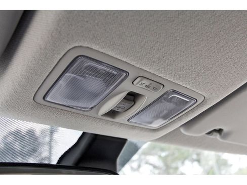 Used 2025 Hyundai Venue SEL FWD image 27