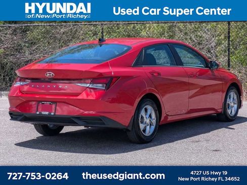 Used 2023 Hyundai Elantra SE FWD image 5