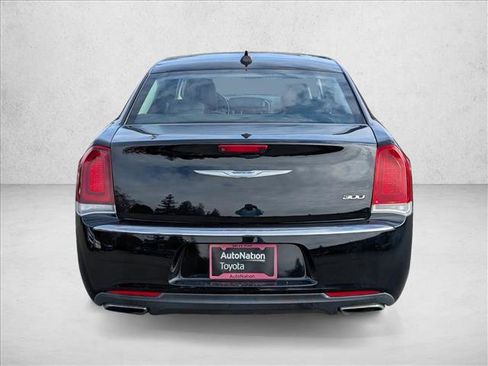 Used 2016 Chrysler 300 Limited image 6