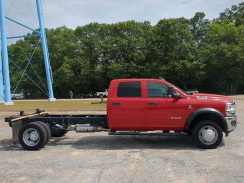 Used 2022 RAM 5500 Tradesman w/ Chrome Appearance Group RWD image 2