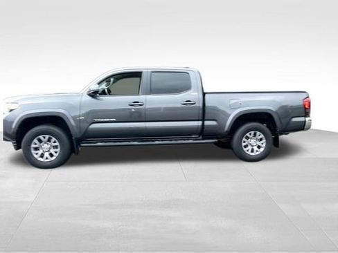 Used 2019 Toyota Tacoma SR5 AWD/4WD image 2