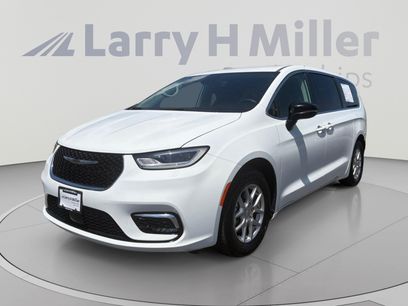 Used 2024 Chrysler Pacifica Touring-L