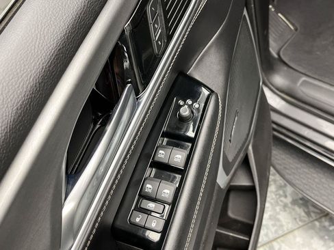 Used 2024 Jeep Wagoneer Series II AWD/4WD image 9