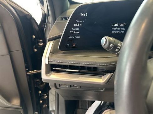 Used 2024 Cadillac XT4 Premium Luxury image 15