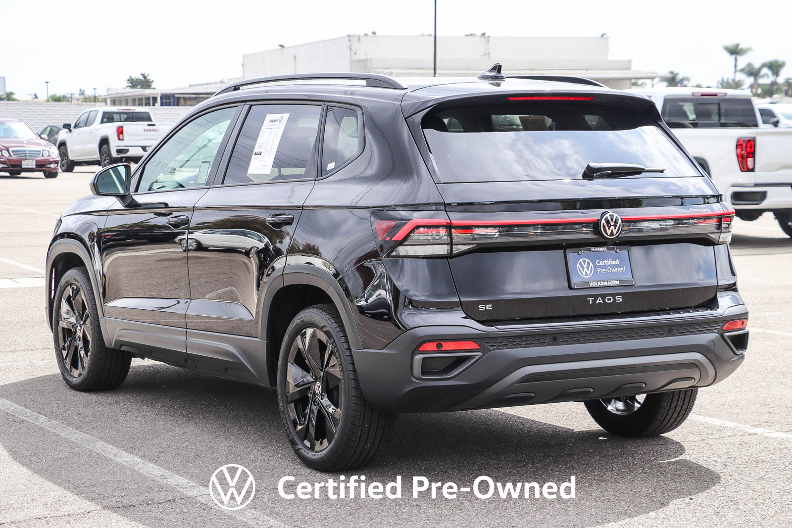 Certified 2025 Volkswagen Taos SE FWD image 9