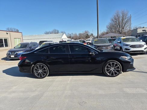 Used 2022 Toyota Avalon Touring w/ Advanced Safety Package image 4