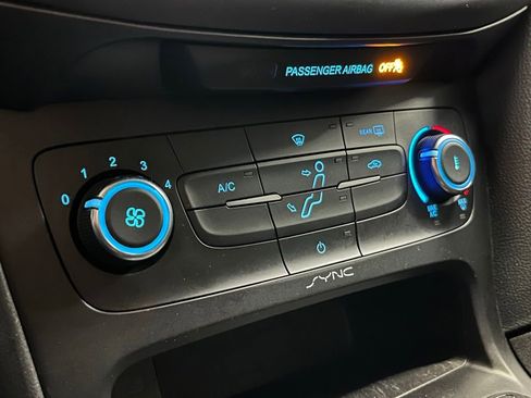 Used 2015 Ford Focus SE w/ SE Ecoboost Package image 9