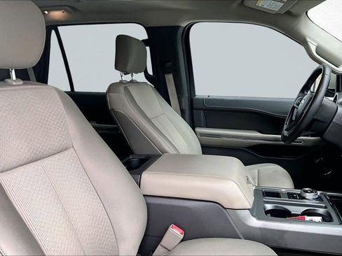 Used 2018 Ford Expedition XLT image 29