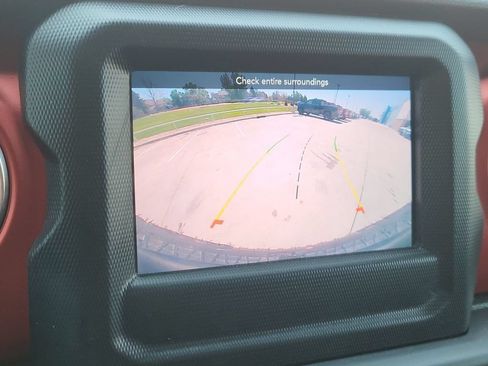 Used 2020 Jeep Wrangler Unlimited Rubicon w/ Cold Weather Group AWD/4WD image 21