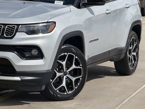 Used 2025 Jeep Compass Limited AWD/4WD image 3