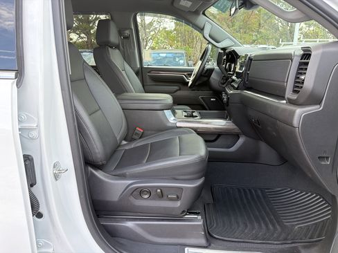 Used 2025 Chevrolet Silverado 3500 LTZ w/ LTZ Convenience Package AWD/4WD image 37