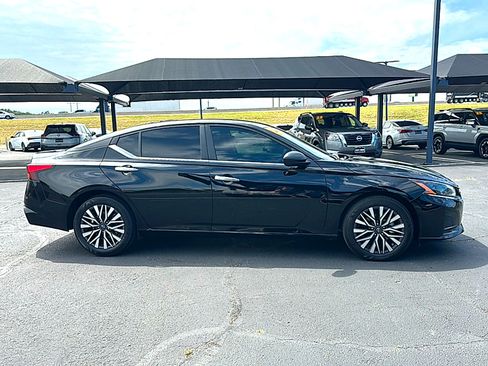 Used 2025 Nissan Altima 2.5 SV FWD image 9