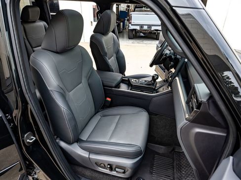 Used 2024 Lexus GX 550 w/ Accessory Package (31) AWD/4WD image 31
