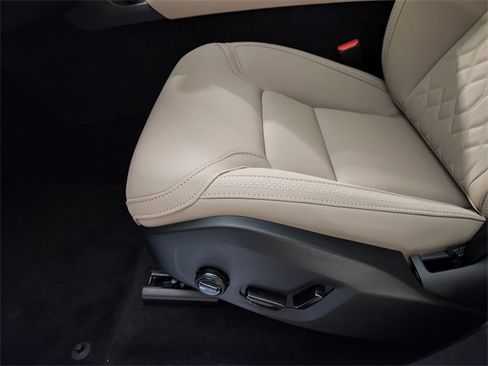 New 2026 Volvo XC90 B6 Plus w/ Protection Package Premier image 25
