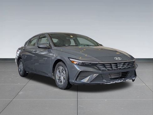 Used 2024 Hyundai Elantra SE image 7