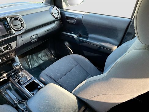 Used 2019 Toyota Tacoma TRD Off-Road image 22