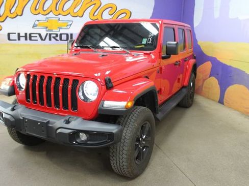 Used 2023 Jeep Wrangler Unlimited Sahara AWD/4WD image 4