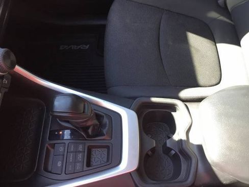 Used 2019 Toyota RAV4 LE w/ All Weather Liner Package AWD/4WD image 19