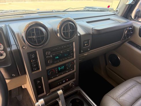 Used 2004 HUMMER H2 w/ Preferred Equipment Group AWD/4WD image 18