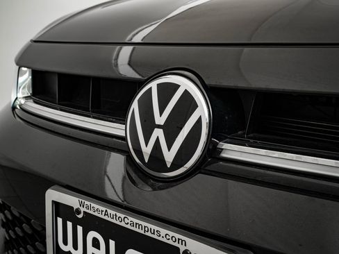 Used 2025 Volkswagen Jetta Sport image 3