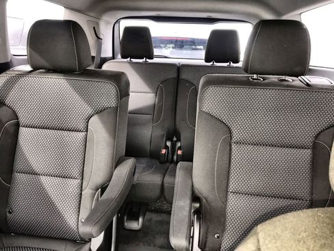Used 2023 GMC Acadia SLE w/ Driver Convenience Package FWD image 21