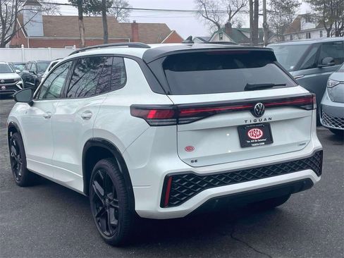 New 2026 Volkswagen Tiguan SE R-Line image 8