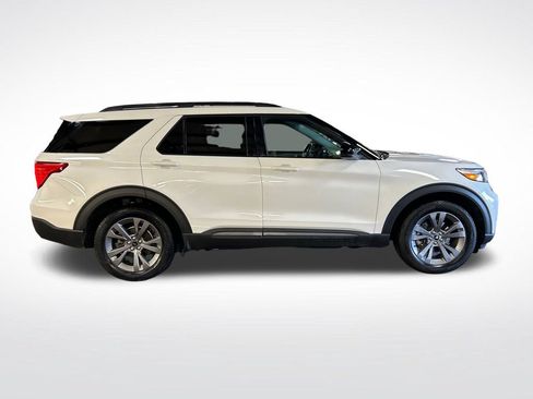 Used 2022 Ford Explorer XLT w/ Equipment Group 202A AWD/4WD image 7