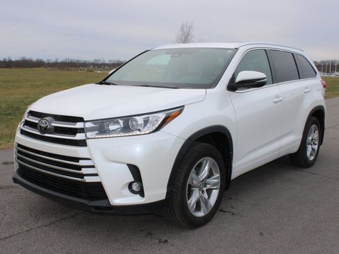 Used 2019 Toyota Highlander Limited image 3