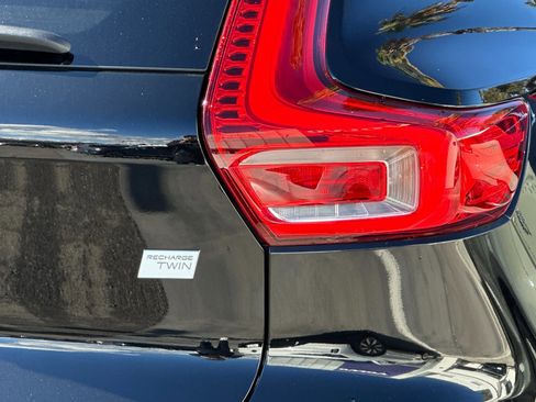Certified 2023 Volvo XC40 Recharge Core image 33