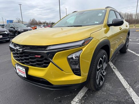 Used 2024 Chevrolet Trax RS w/ Sunroof Package image 8