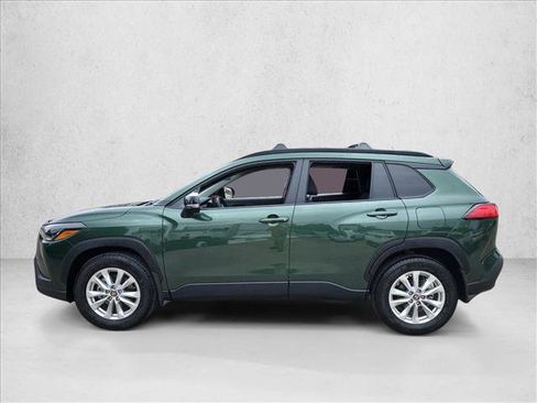 Used 2025 Toyota Corolla Cross LE image 8