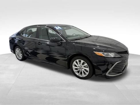 Used 2024 Toyota Camry LE image 6