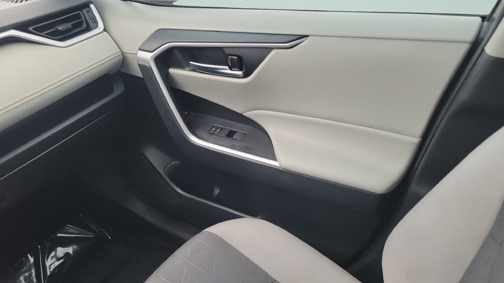 Used 2024 Toyota RAV4 XLE FWD image 13