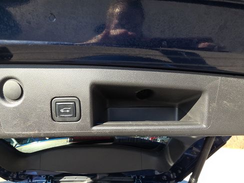 Used 2023 Chevrolet Equinox RS w/ RS Leather Package image 33