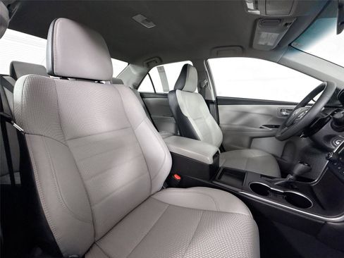 Used 2017 Toyota Camry SE image 35