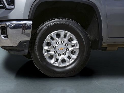 Used 2025 Chevrolet Silverado 2500 LTZ image 4