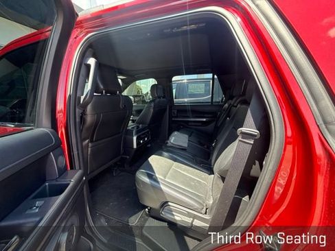 Used 2018 Ford Expedition XLT w/ Equipment Group 202A AWD/4WD image 9