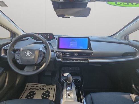 Used 2025 Toyota Prius XLE image 17