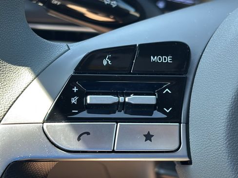 Certified 2025 Hyundai Elantra SE FWD image 26