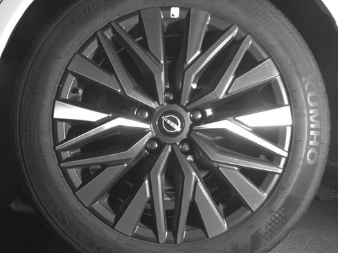 Used 2025 Nissan Altima 2.5 SV image 14