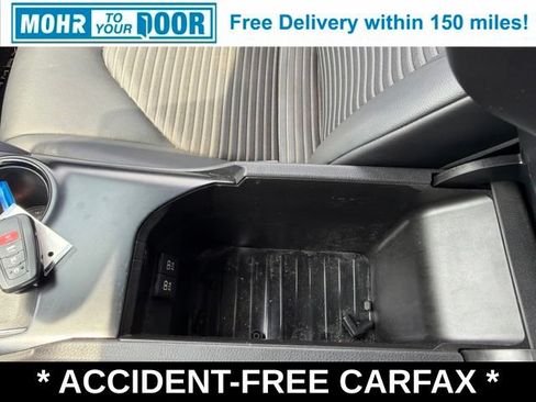 Used 2020 Toyota Camry SE w/ Convenience Package FWD image 27