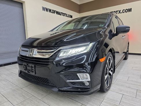 Used 2018 Honda Odyssey Elite image 2