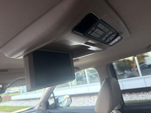 Used 2017 Honda Pilot Touring image 12