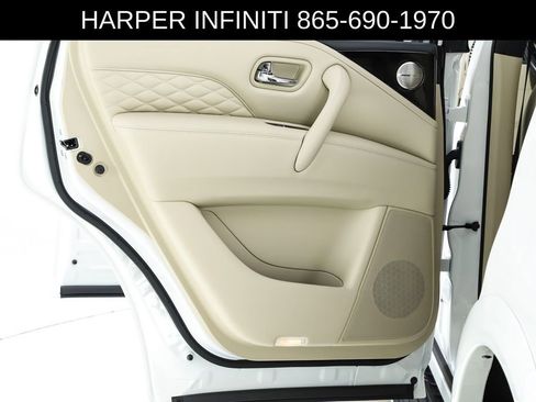 Used 2024 INFINITI QX80 Sensory image 18