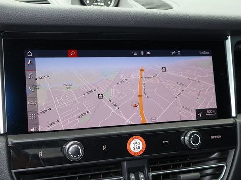 Certified 2023 Porsche Macan AWD/4WD image 19